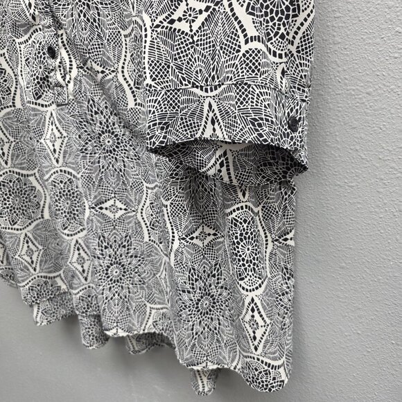 Catherines Shirt Womens 3X Black White Geometric Button Front Roll Tab Tunic - Picture 3 of 11